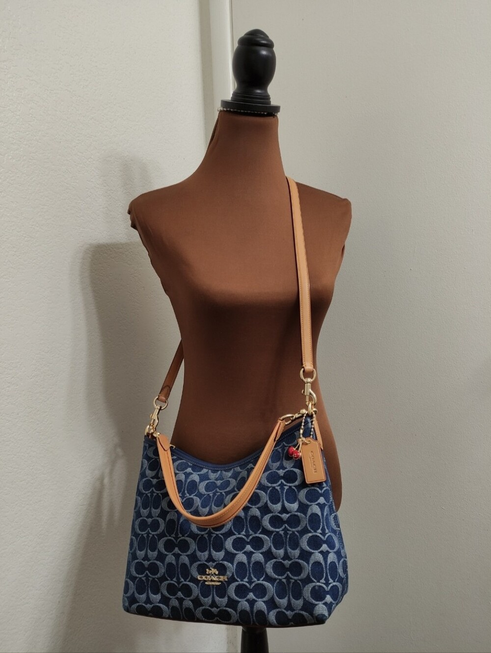 Coach CY702 Laurel Shoulder Bag in Signature Denim - Picture 8 of 16
